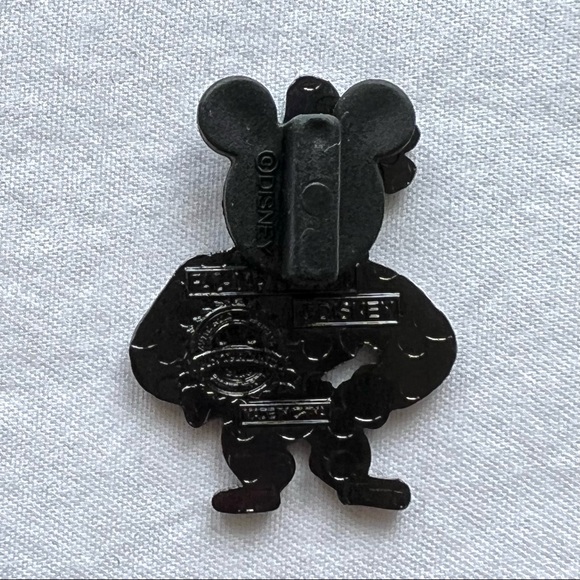 ✨ 2/$15 or 3/$20 ✨ Disney Cuties Stylized Characters Hercules Pin - Picture 2 of 3